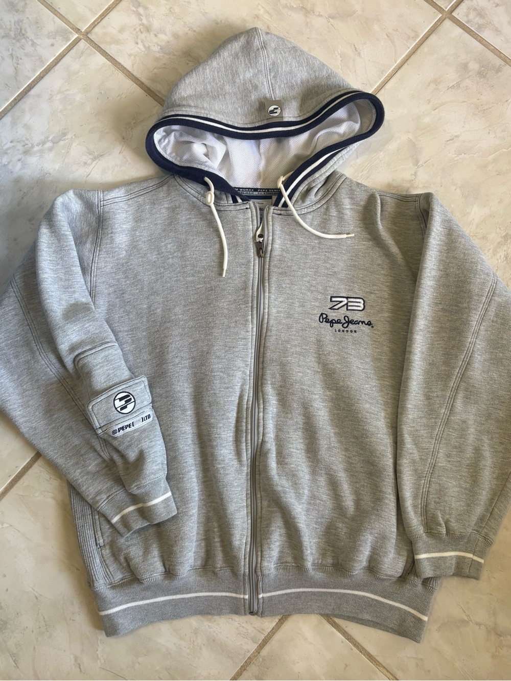 Pepe Jeans Men's Light Gray Zip-Up Hooded Sweatshirt with Navy Trim